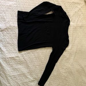 Set of 3 black t-shirts, long sleeve.